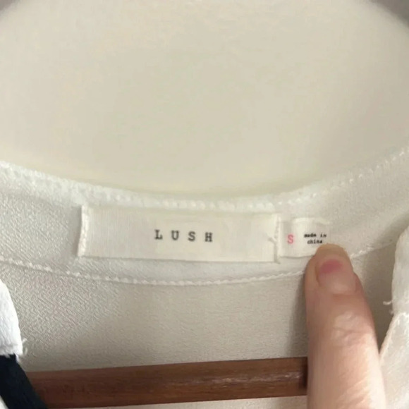 Beautiful white blouse with black detailing - Picture 5 of 5